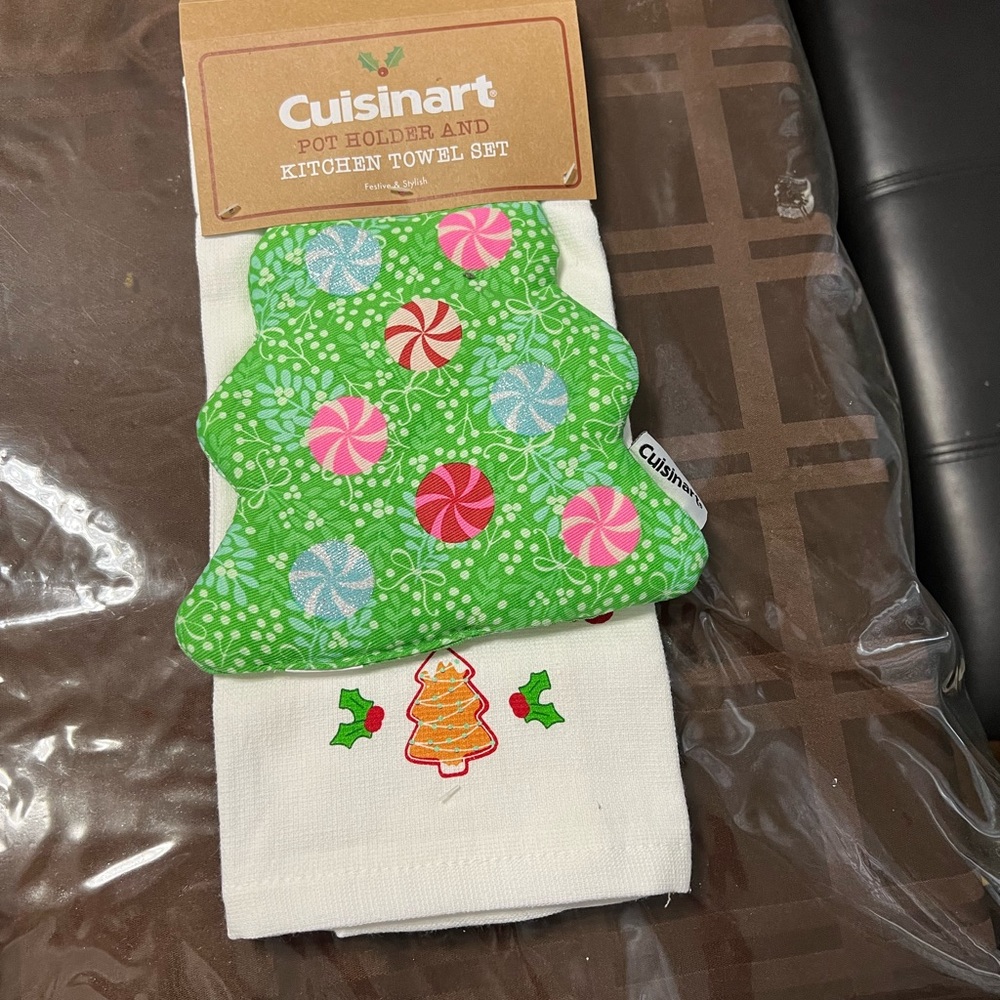 Cuisinart pot holder and kitchen towel set